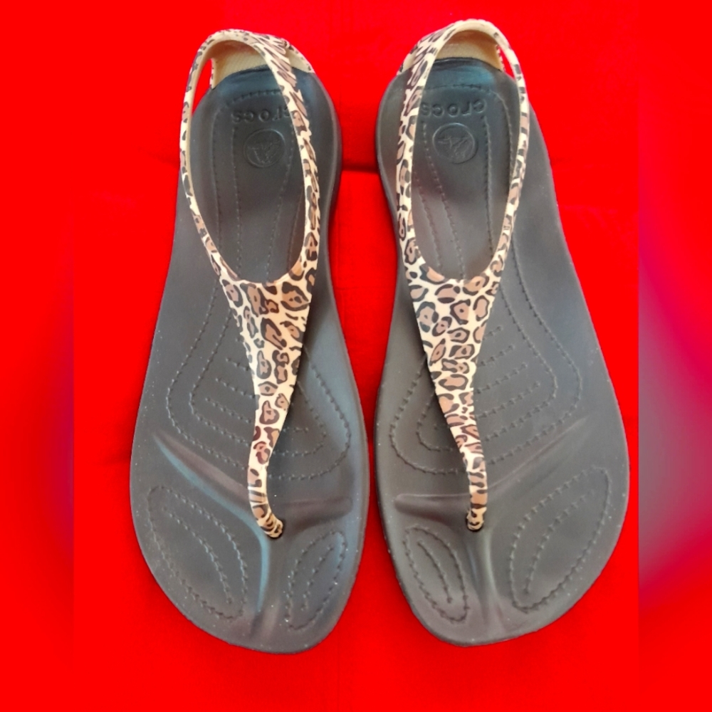 Crocs Sexi Leopard print T Strap Flip Flop, size 7 W
